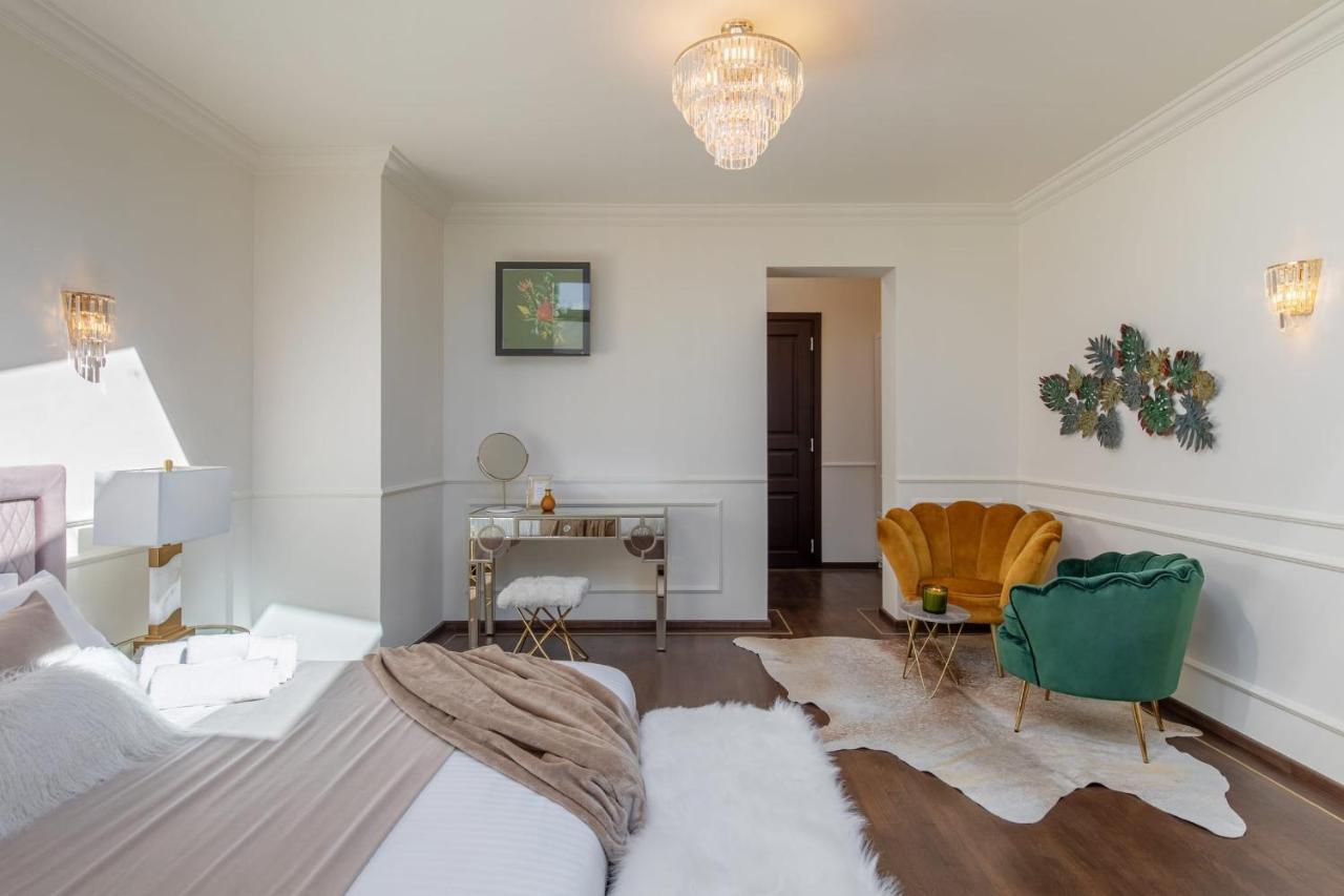 Holt Old Town Luxury Suites บูคาเรสต์ ภายนอก รูปภาพ