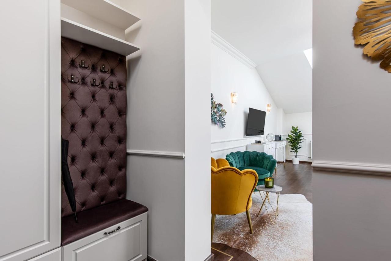 Holt Old Town Luxury Suites บูคาเรสต์ ภายนอก รูปภาพ