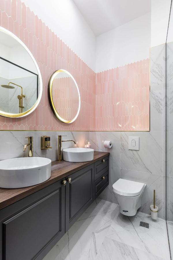 Holt Old Town Luxury Suites บูคาเรสต์ ภายนอก รูปภาพ