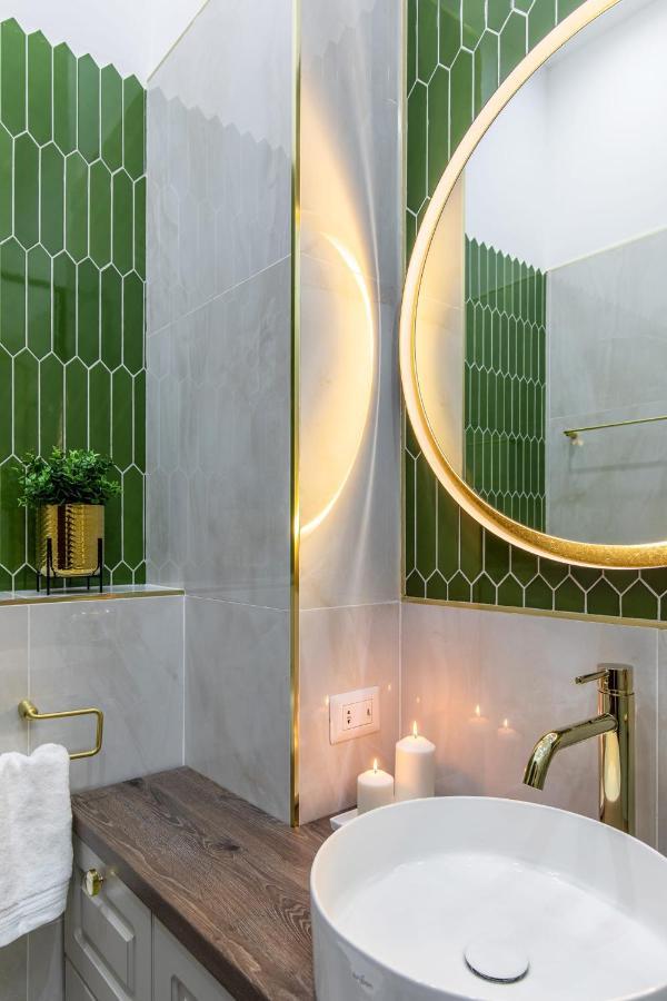 Holt Old Town Luxury Suites บูคาเรสต์ ภายนอก รูปภาพ