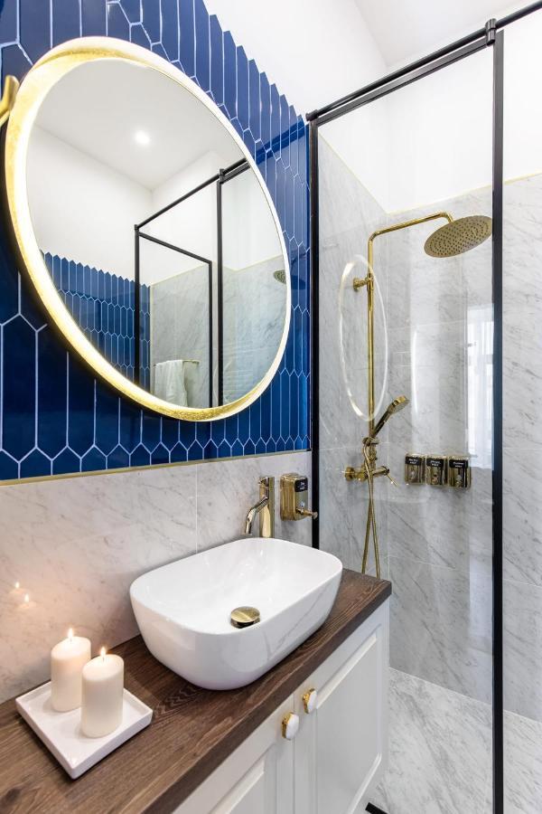 Holt Old Town Luxury Suites บูคาเรสต์ ภายนอก รูปภาพ