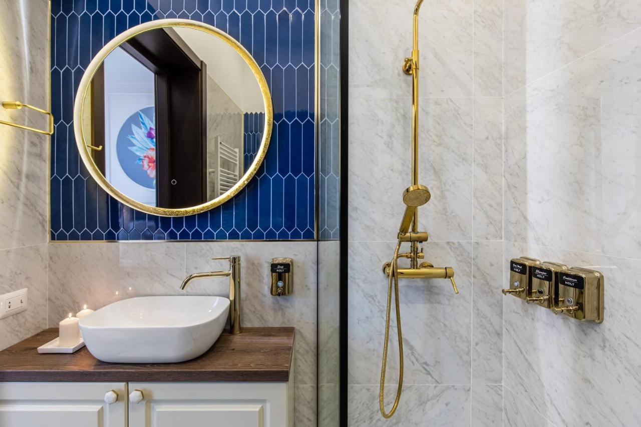 Holt Old Town Luxury Suites บูคาเรสต์ ภายนอก รูปภาพ