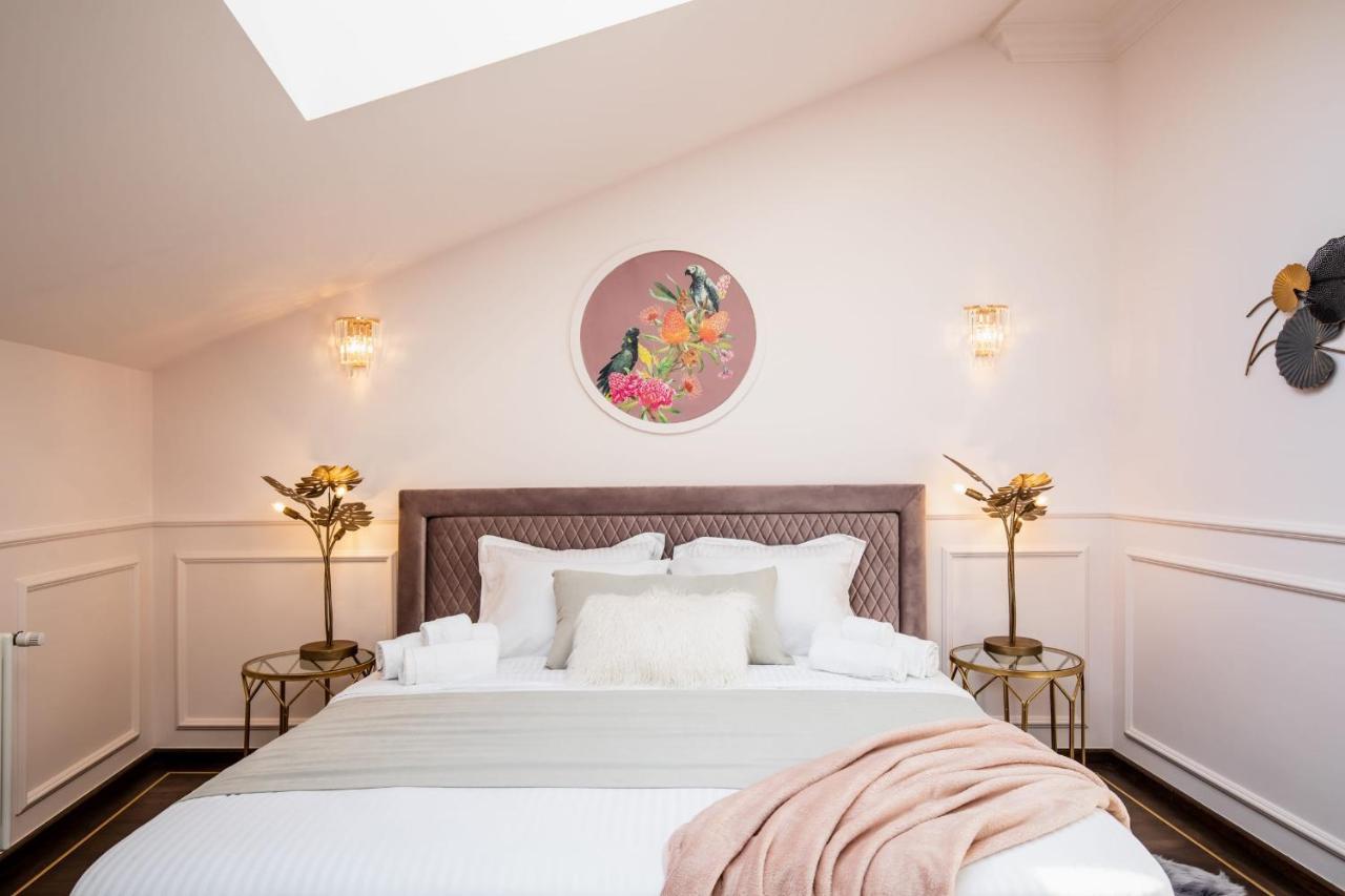 Holt Old Town Luxury Suites บูคาเรสต์ ภายนอก รูปภาพ