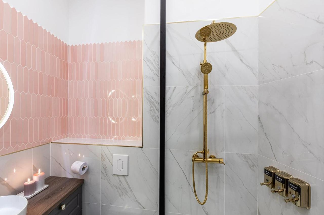 Holt Old Town Luxury Suites บูคาเรสต์ ภายนอก รูปภาพ