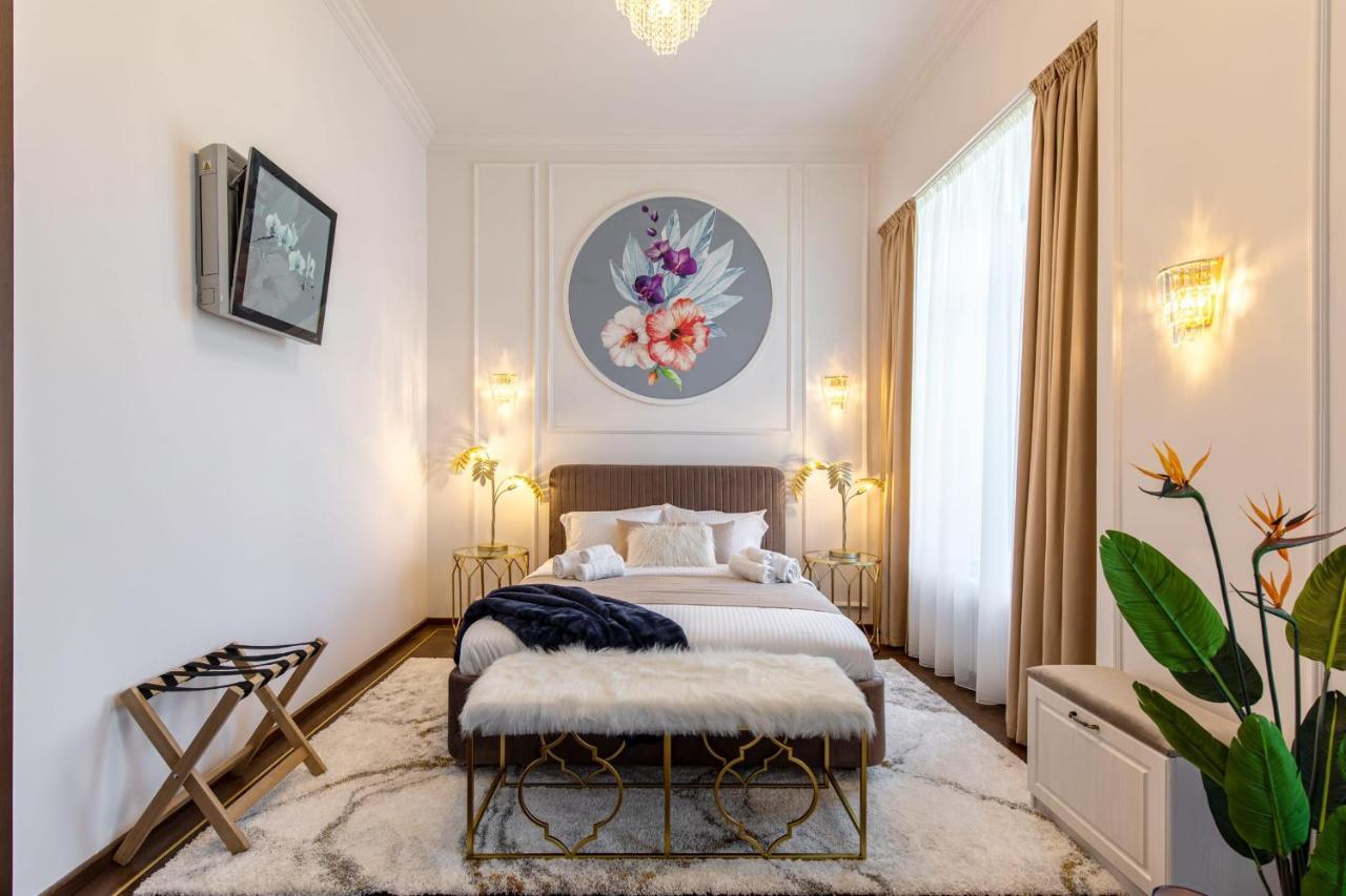 Holt Old Town Luxury Suites บูคาเรสต์ ภายนอก รูปภาพ