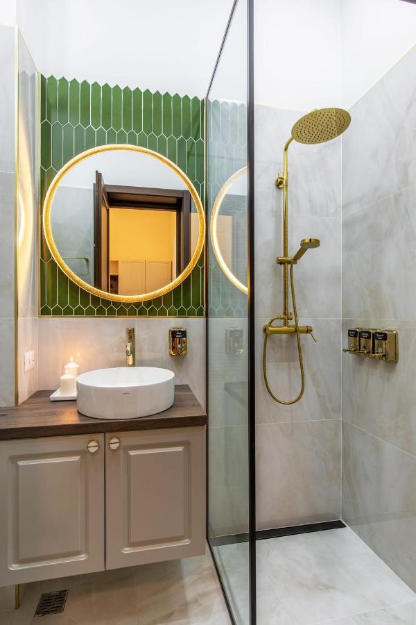 Holt Old Town Luxury Suites บูคาเรสต์ ภายนอก รูปภาพ